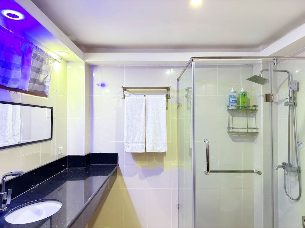 Doublegem Beach Resort and Hotel Oceanview Family Room 1 Queen and 2 Single Beds 18