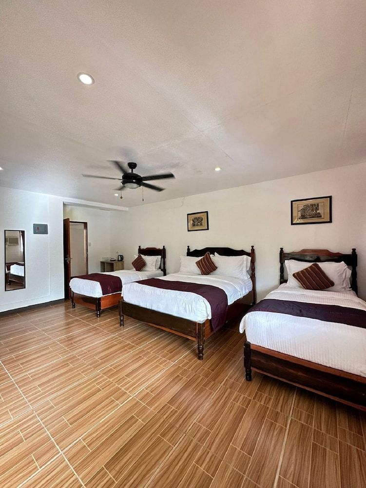 Doublegem Beach Resort and Hotel Oceanview Family Room 1 Queen and 2 Single Beds 4