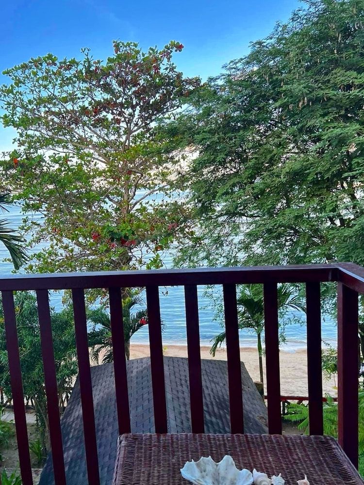 Doublegem Beach Resort and Hotel Oceanview Family Room 1 Queen and 2 Single Beds 9