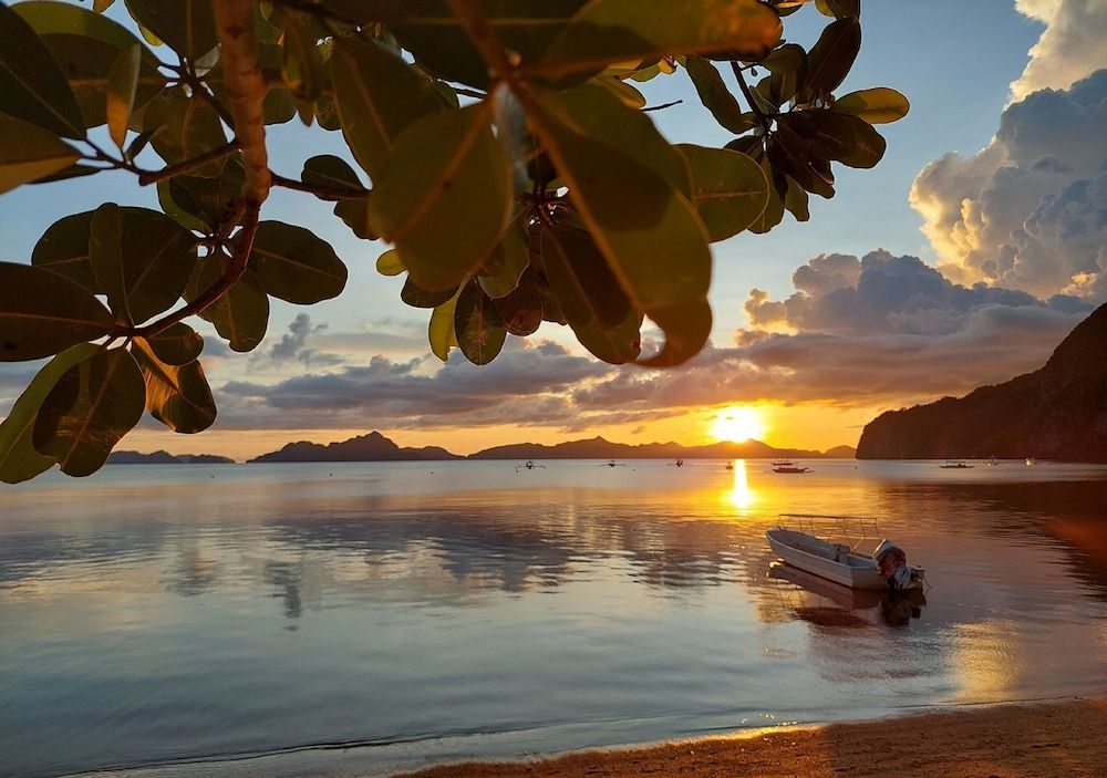 Doublegem Beach Resort and Hotel Oceanview Family Room 1 Queen and 2 Single Beds 13