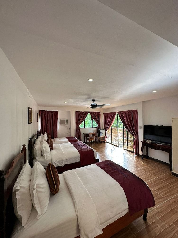 Doublegem Beach Resort and Hotel Oceanview Family Room 1 Queen and 2 Single Beds 6