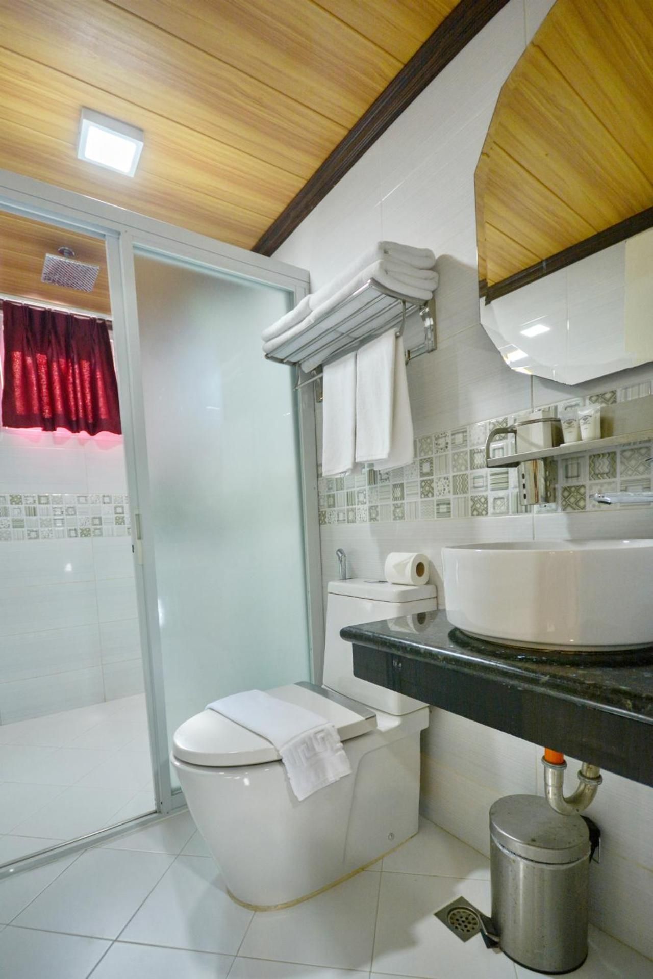 undefined Diamond Water Edge Resort 8