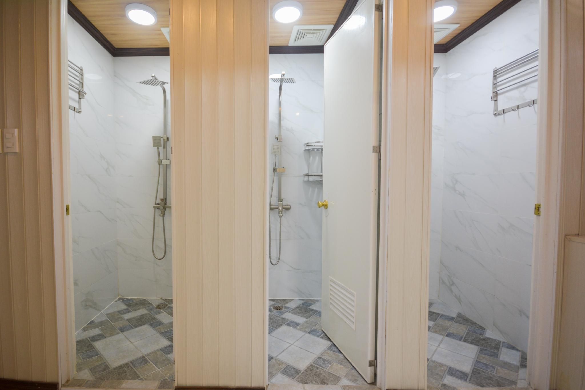 Diamond Water Edge Resort Non-Beachfront Building Budget Room with Shared Bathroom 2