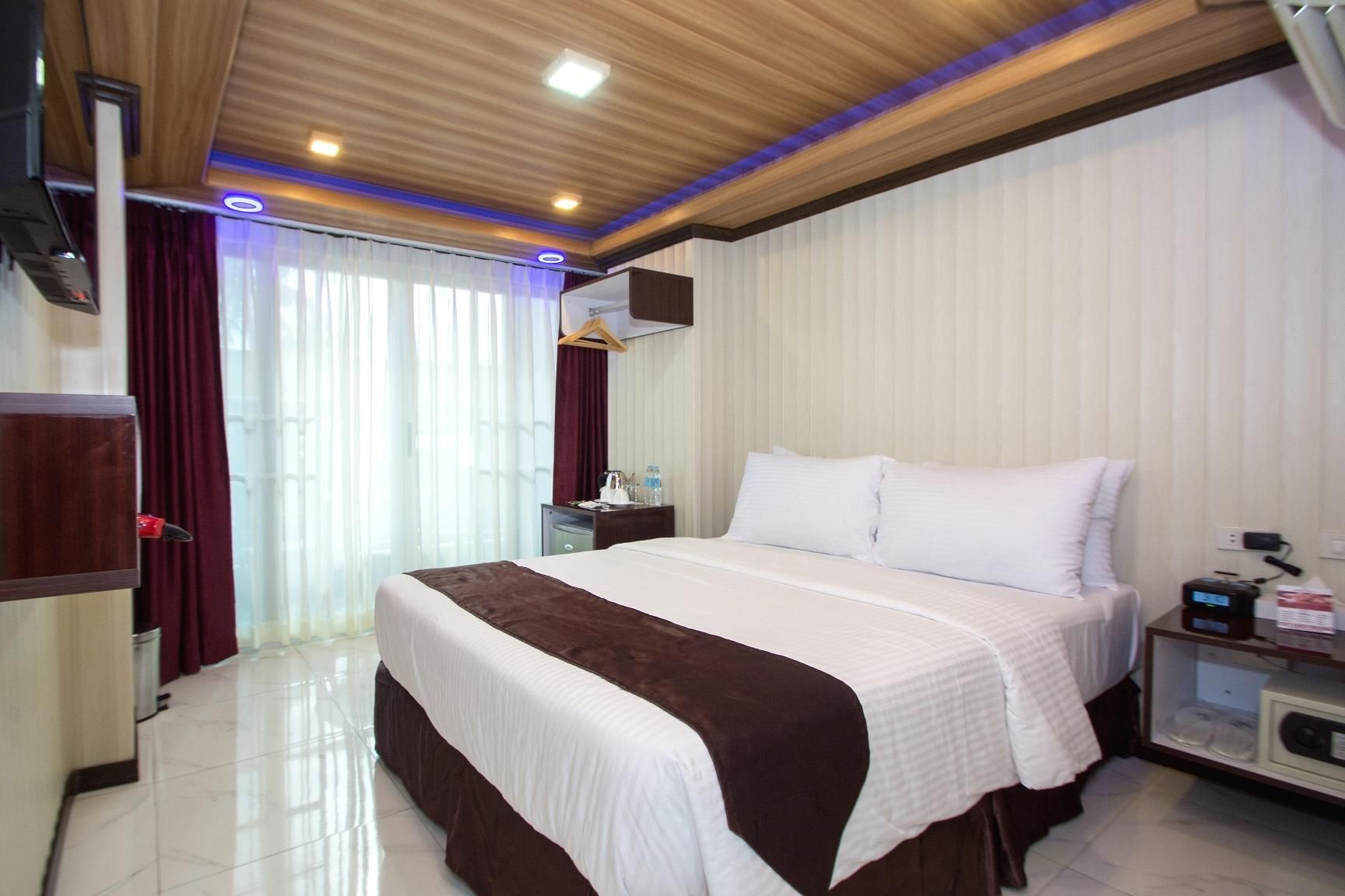 undefined Diamond Water Edge Resort 7