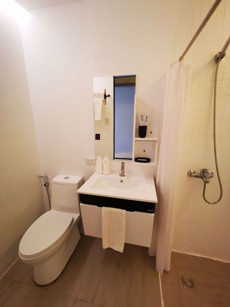 Urban Boutique Hotel Standard Room 4