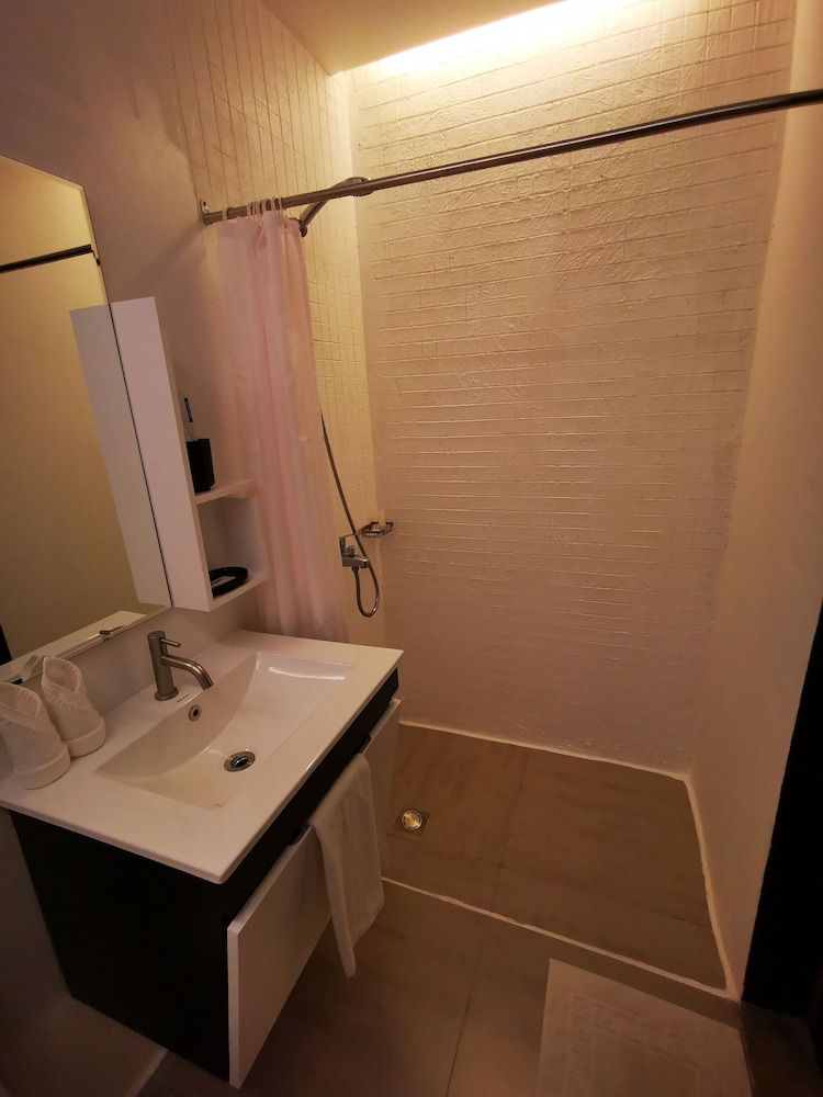 Urban Boutique Hotel Standard Room 4