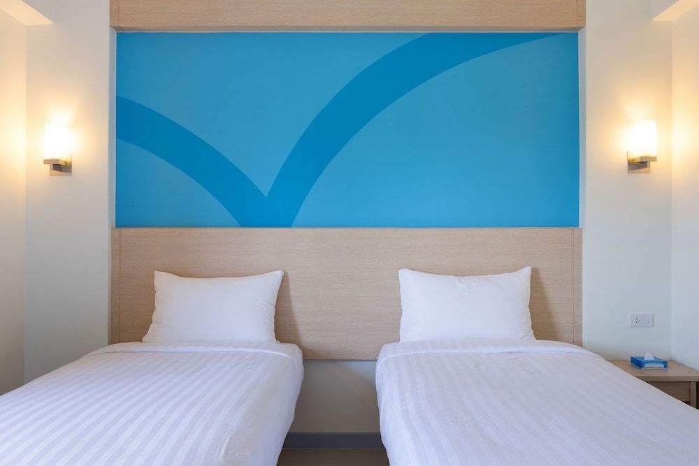 undefined Hop Inn Hotel Makati Avenue 7