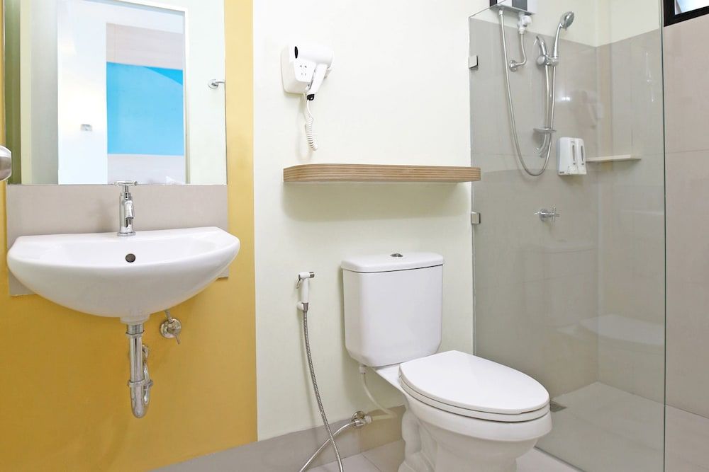 Hop Inn Hotel Makati Avenue Standard Double Room 11