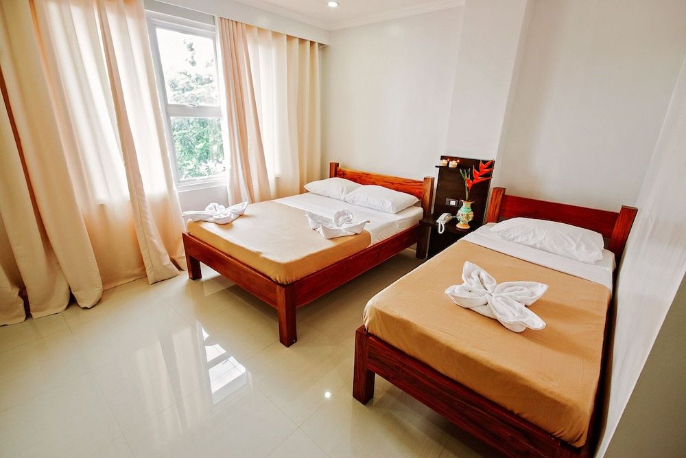 Hotel Lapira Quad Room 3