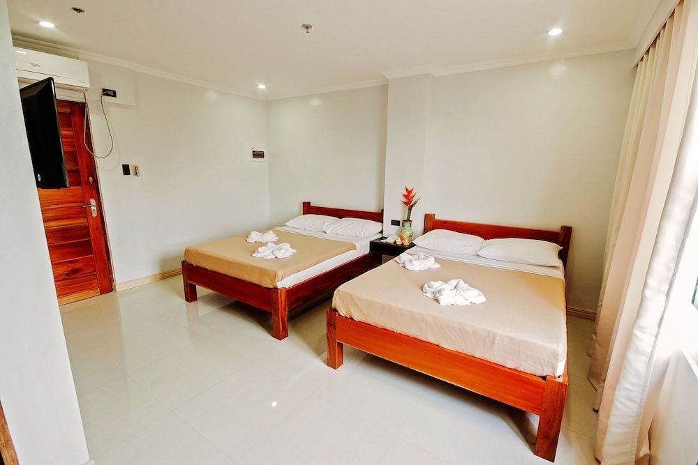 Hotel Lapira Quad Room 4