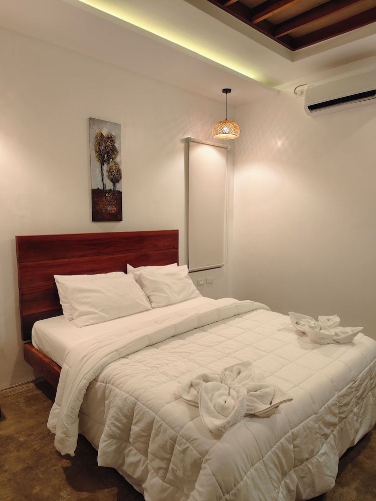 Patrick's on the Beach Tropical Beachfront Villa