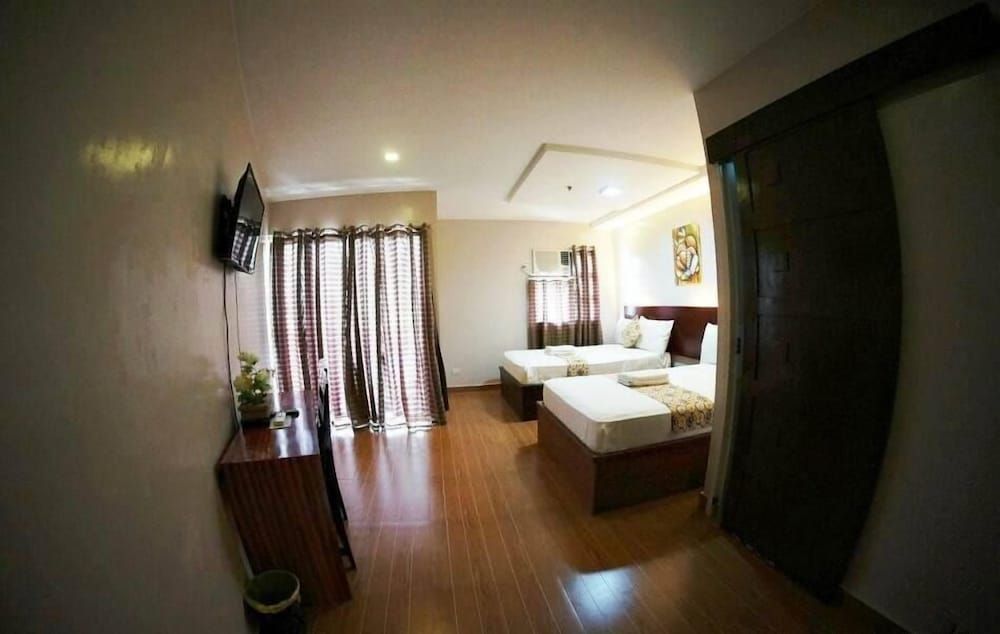 Rovic's Tourist Hotel Quadruple Deluxe 2