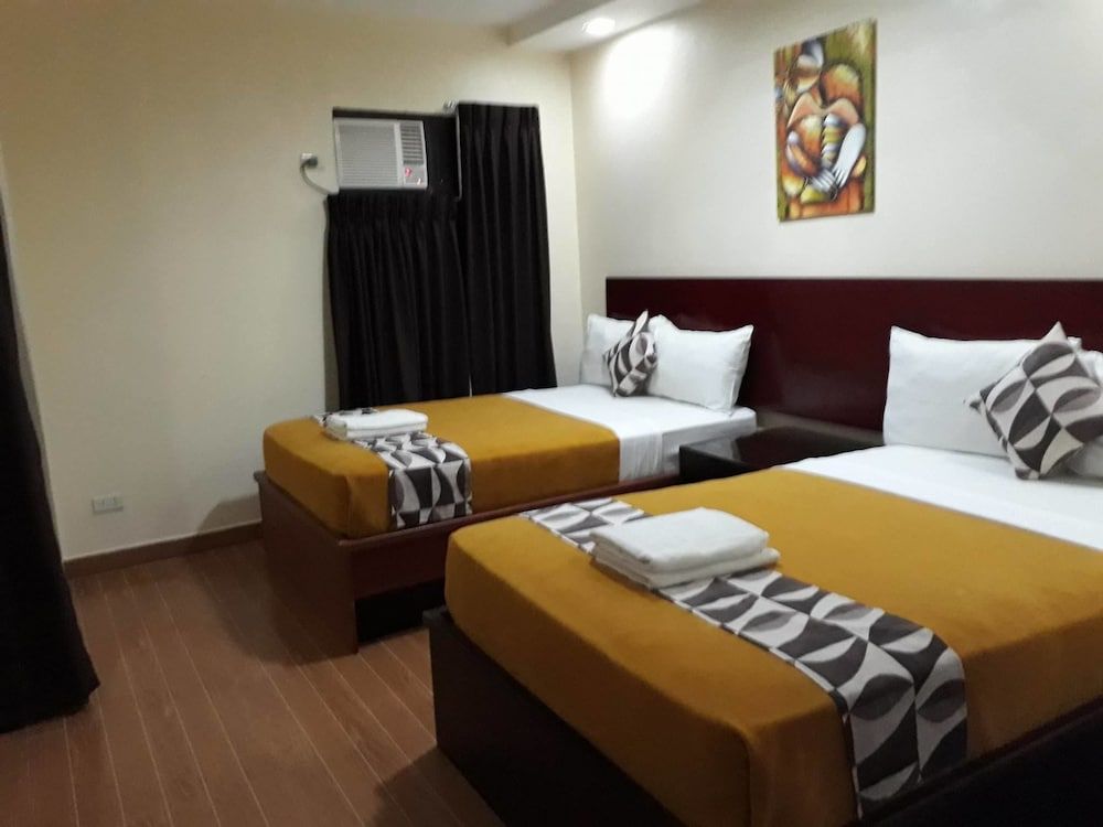 Rovic's Tourist Hotel Quadruple Deluxe 3