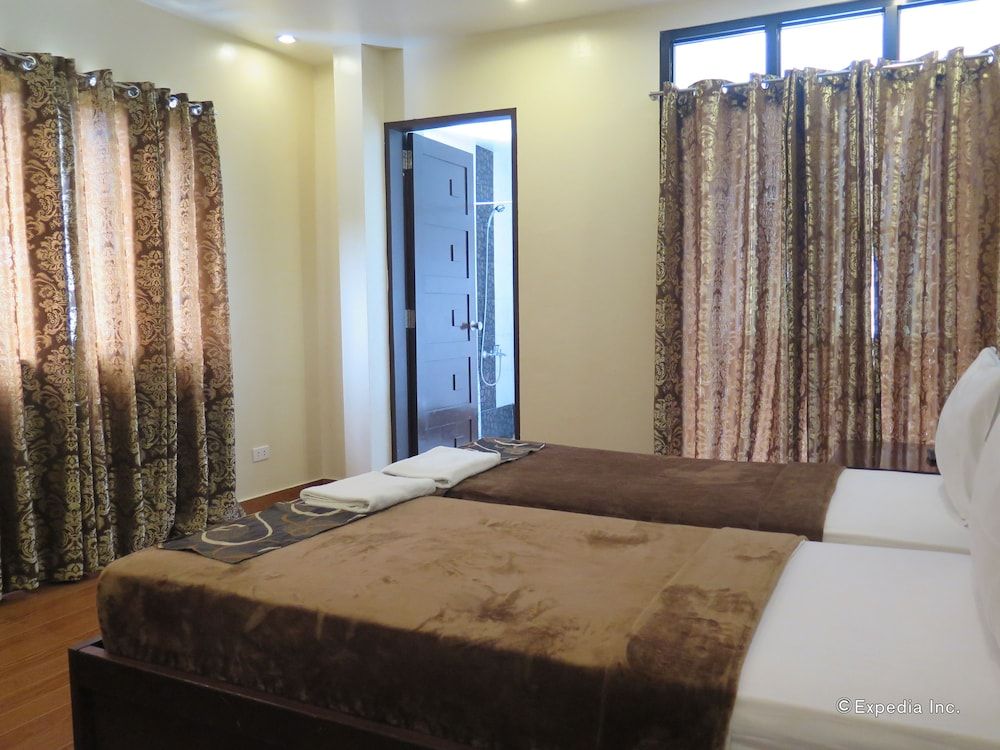 Rovic's Tourist Hotel Deluxe Twin Room 2