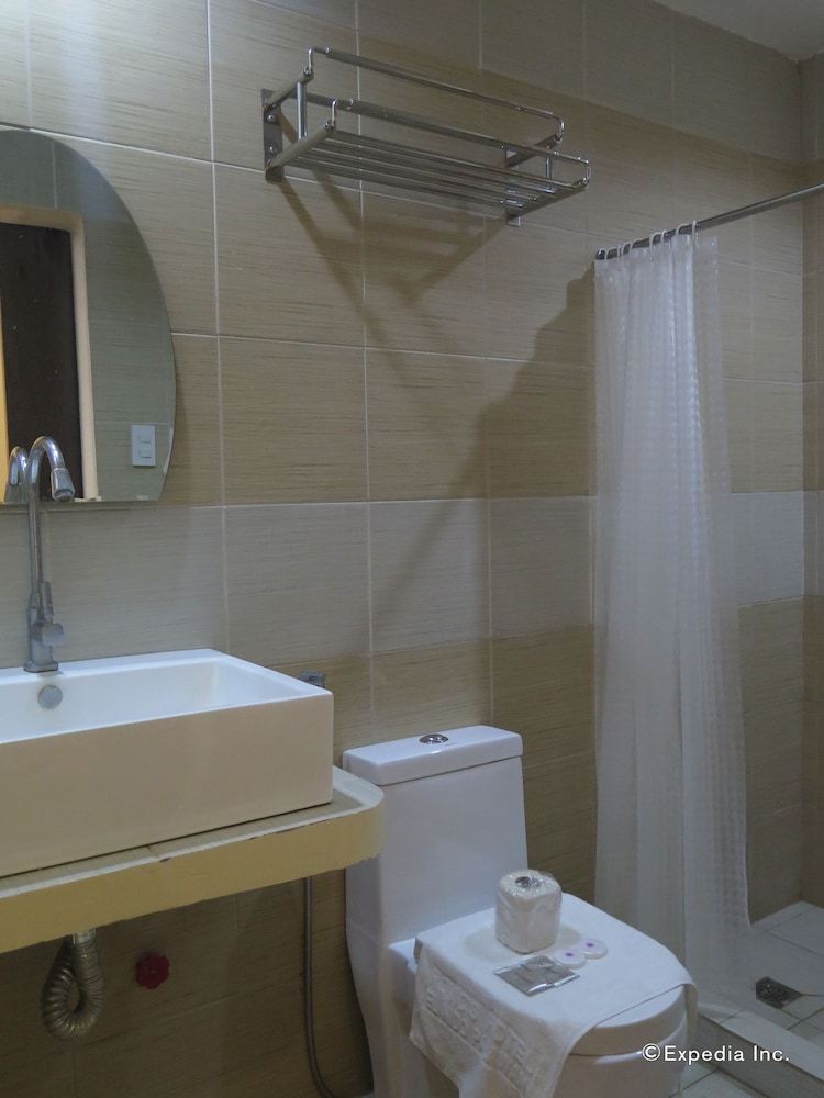 Rovic's Tourist Hotel Matrimonial Deluxe 5