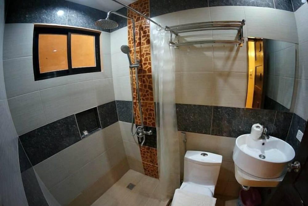 Rovic's Tourist Hotel Quadruple Deluxe 4