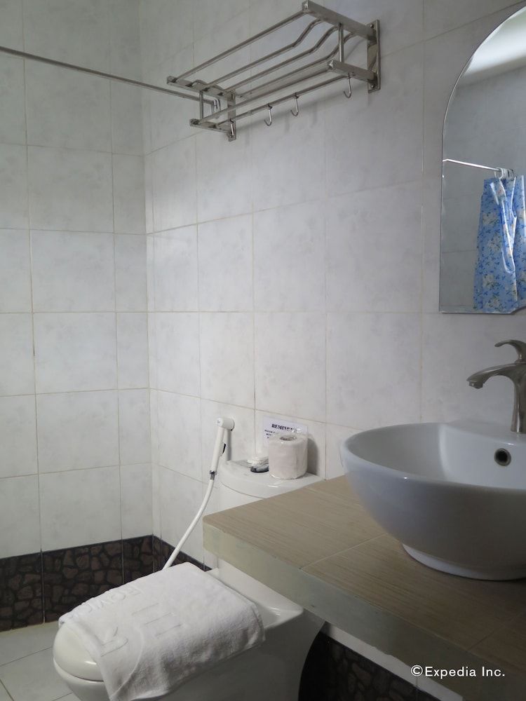 Rovic's Tourist Hotel Deluxe Twin Room 4