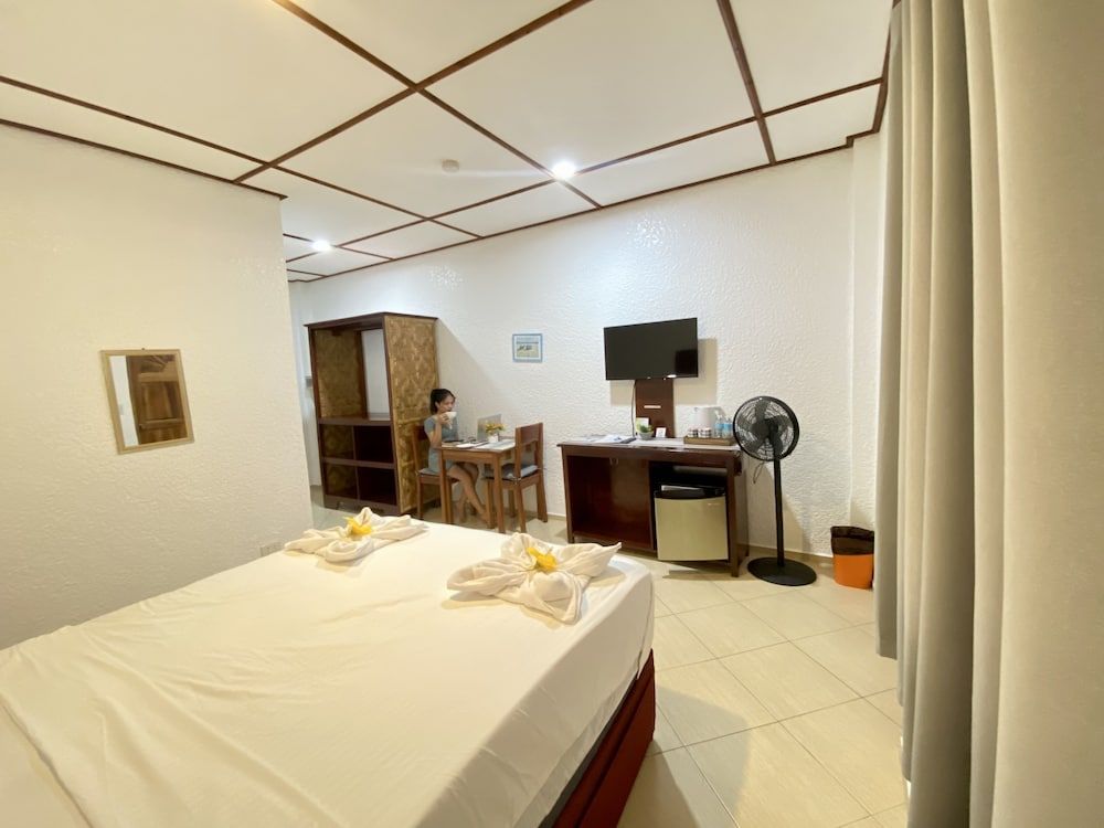 SUNVILLE HOTEL Queen Room Deluxe 2