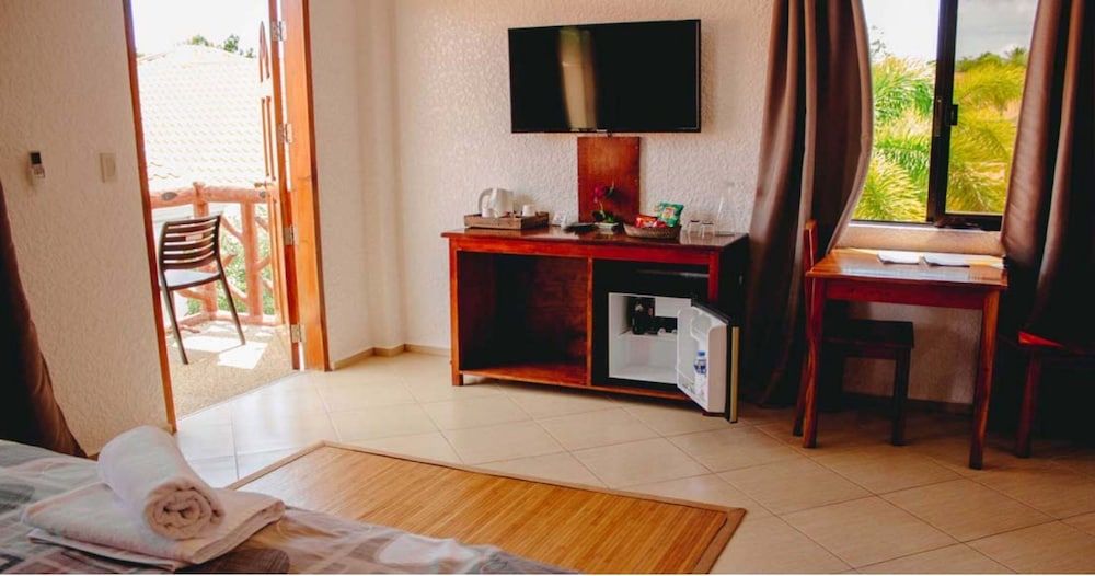 SUNVILLE HOTEL King Room 4