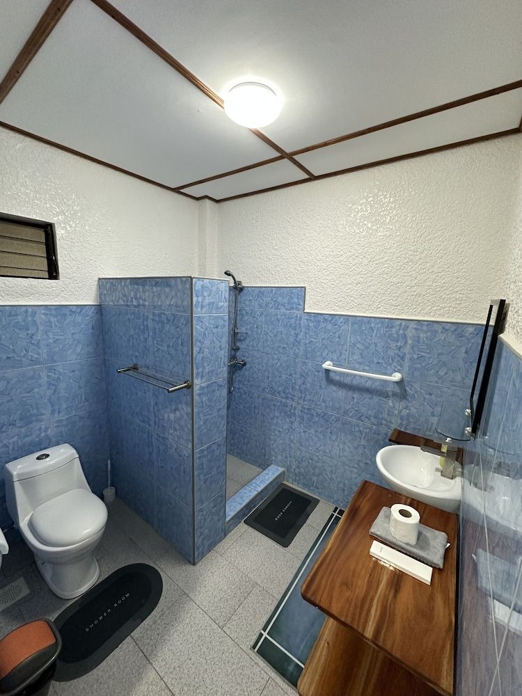 SUNVILLE HOTEL Queen Room Deluxe 9