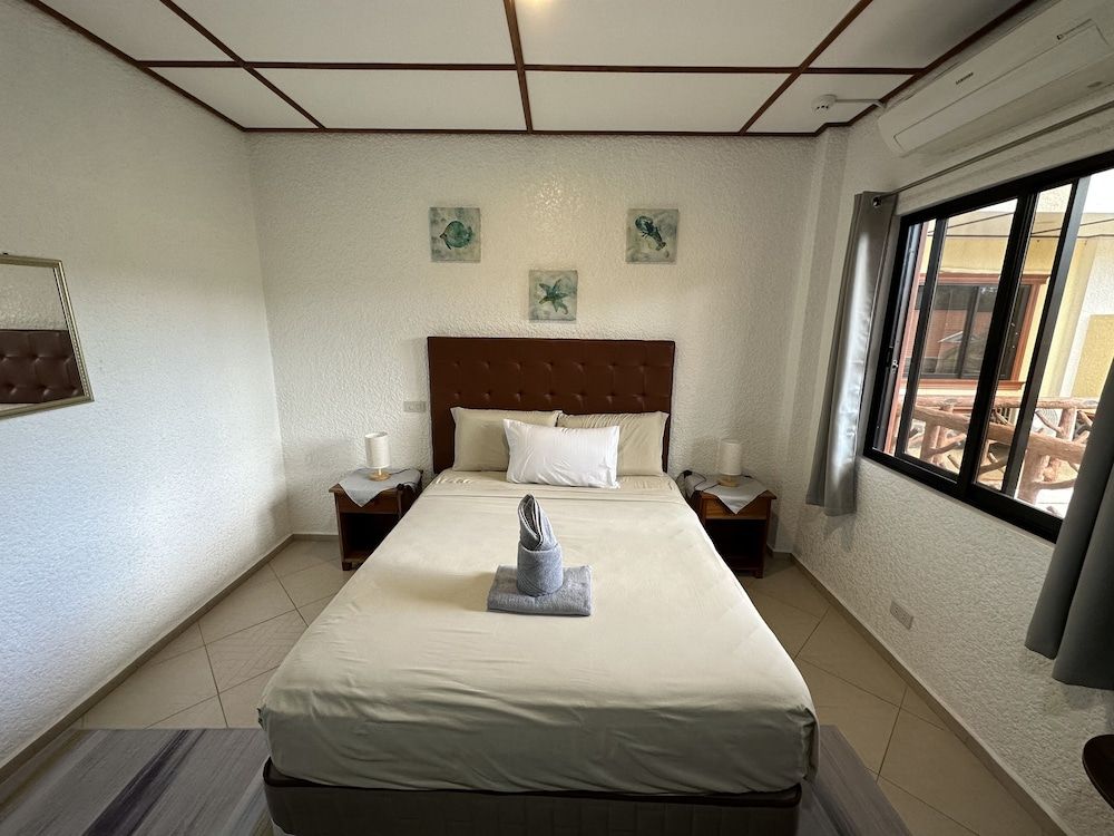 SUNVILLE HOTEL Queen Room Deluxe 4