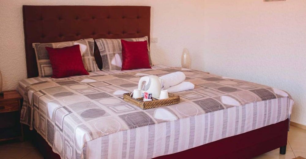 SUNVILLE HOTEL King Room 2