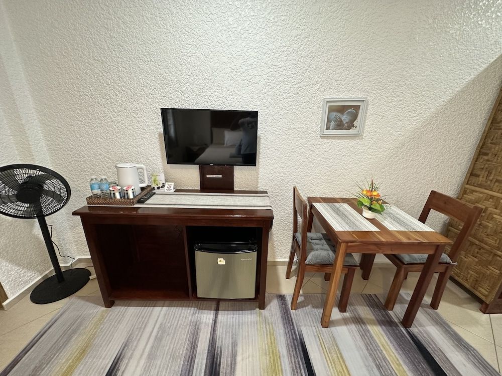 SUNVILLE HOTEL Queen Room Deluxe 12