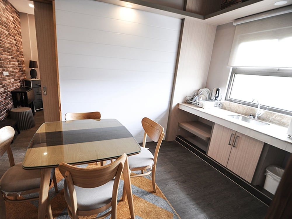 Pine Breeze Cottages Premium Room 5
