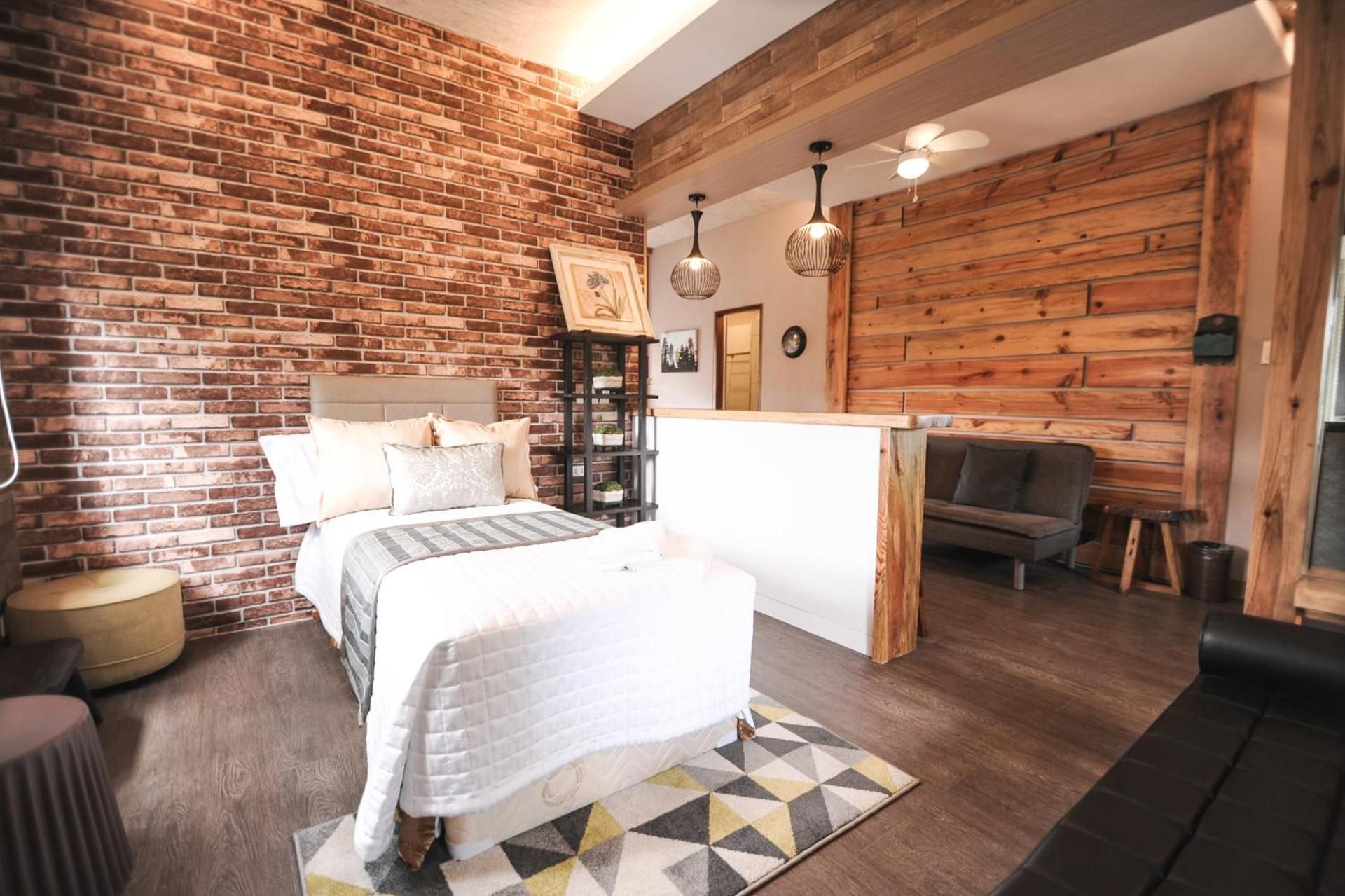 Pine Breeze Cottages Presidential Suite 2