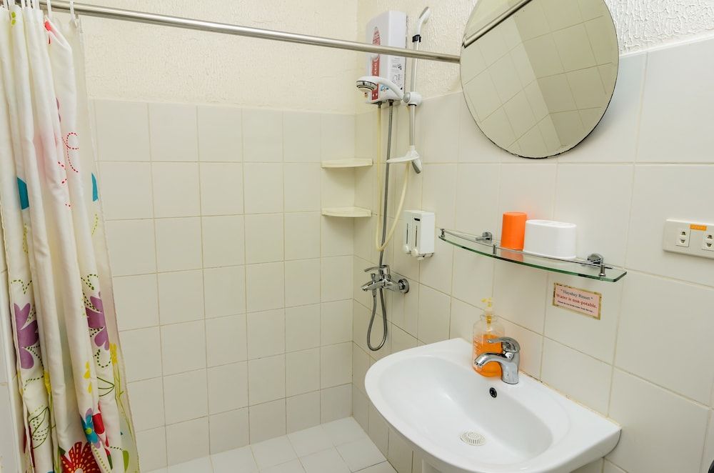 Hayahay Resort Deluxe Room, Smoking 8