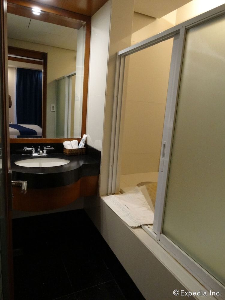 Blueberry Tourist Hotel Deluxe Queen Room 8