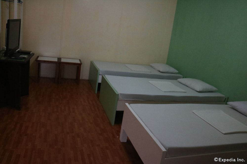 Mainstreet Pension House Triple Room 7