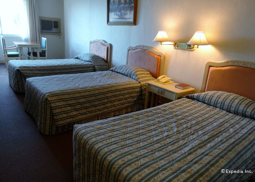 Orange Grove Hotel Deluxe Triple Room, 3 Twin Beds 2