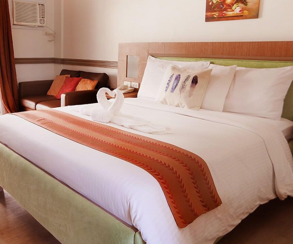 Aerostop Hotel & Restaurant Deluxe Queen Room