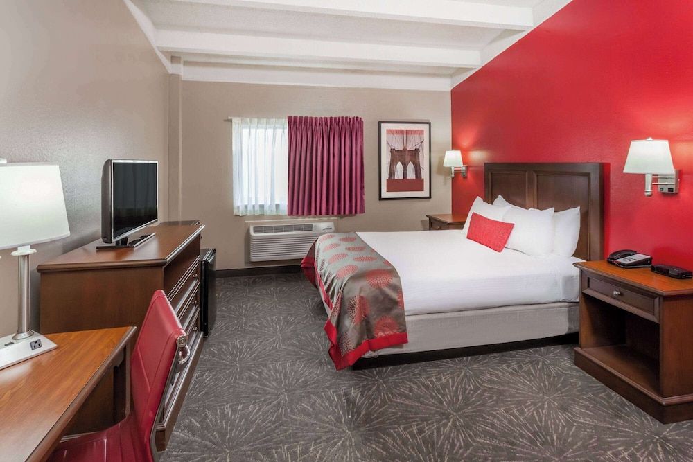 Suite, 1 Bedroom, Non Smoking (1 King Bed)