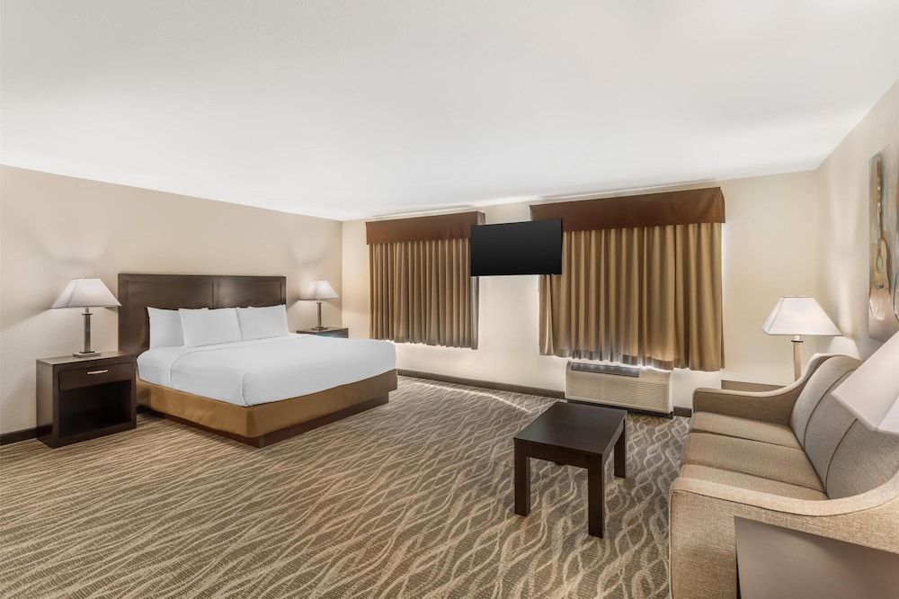 Standard Room, 1 King Bed, Non Smoking, Kitchen