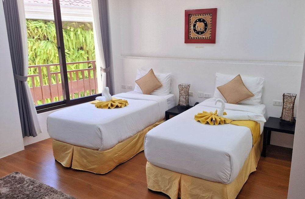 Deluxe with Garden & Garden Wall View (2SB)