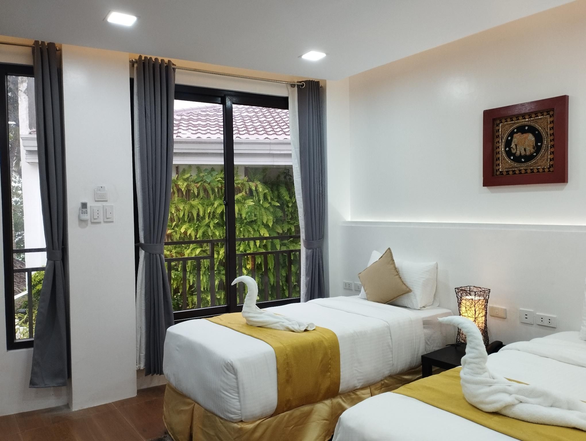 Deluxe with Garden and Garden Wall View - 2SB