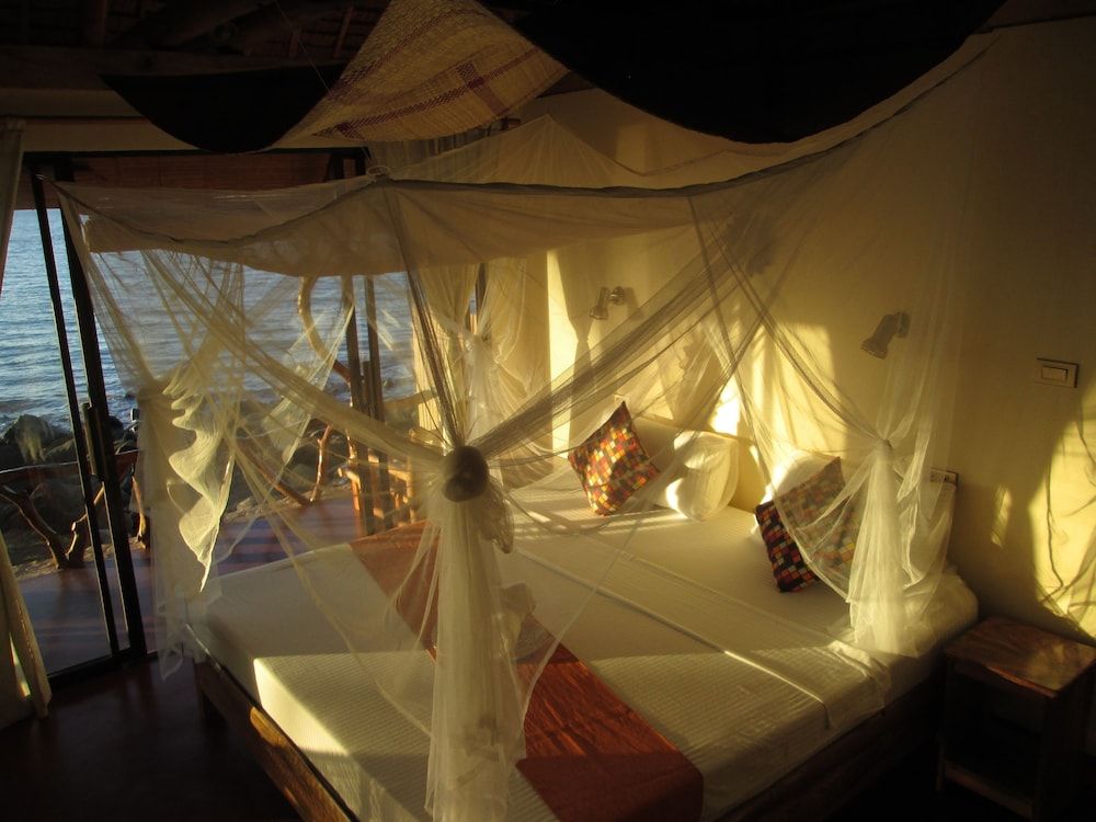 Camiguin Volcan Beach Eco Retreat & Dive Resort Romantic Villa, Beach View, Beachfront 4