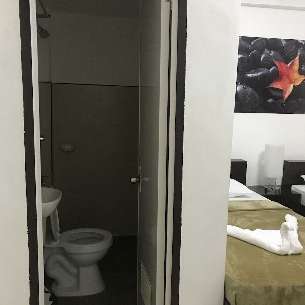 4C's Tourist Lodge Standard Twin Room 5