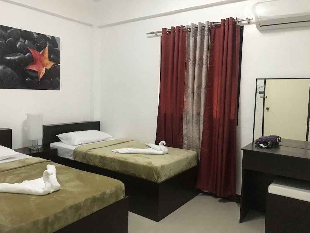4C's Tourist Lodge Standard Twin Room 3