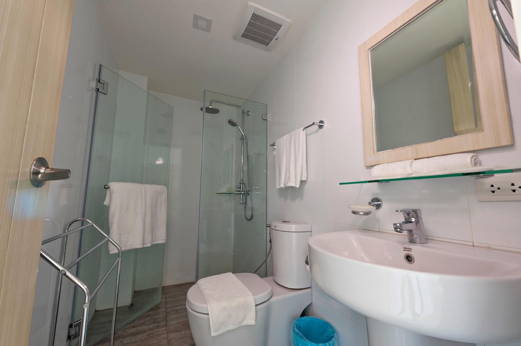 Lime Hotel Boracay Deluxe Double 18