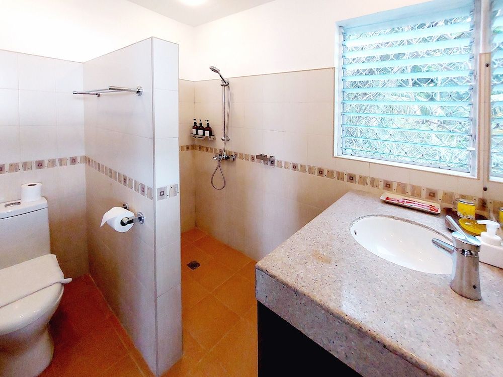 Bohol Vantage Resort Deluxe Studio Suite, Sea View 13