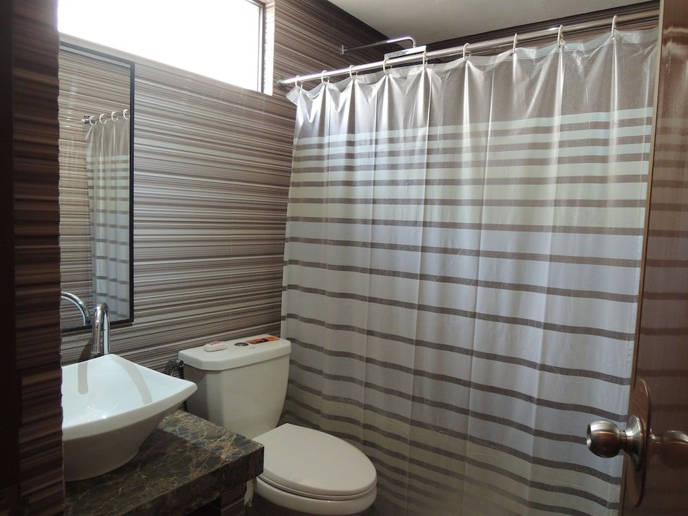 24/7 Lantawan Resort Deluxe Room 24