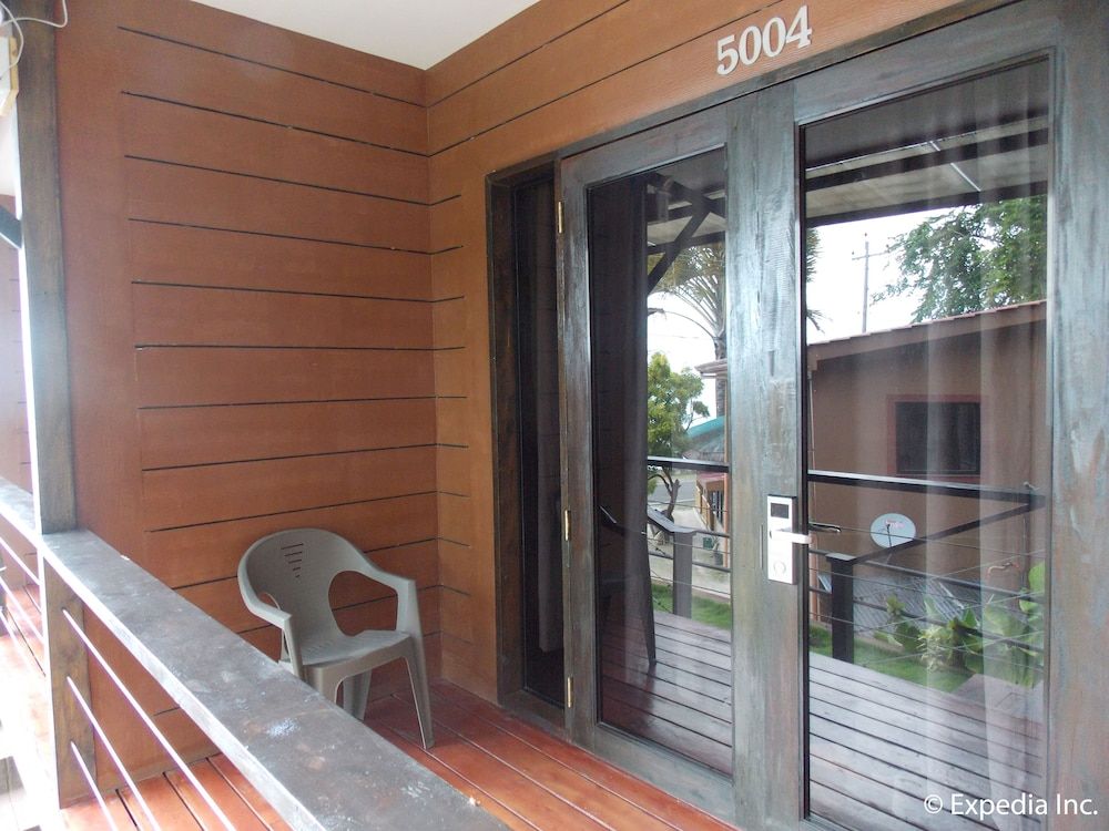 24/7 Lantawan Resort Deluxe Room 15