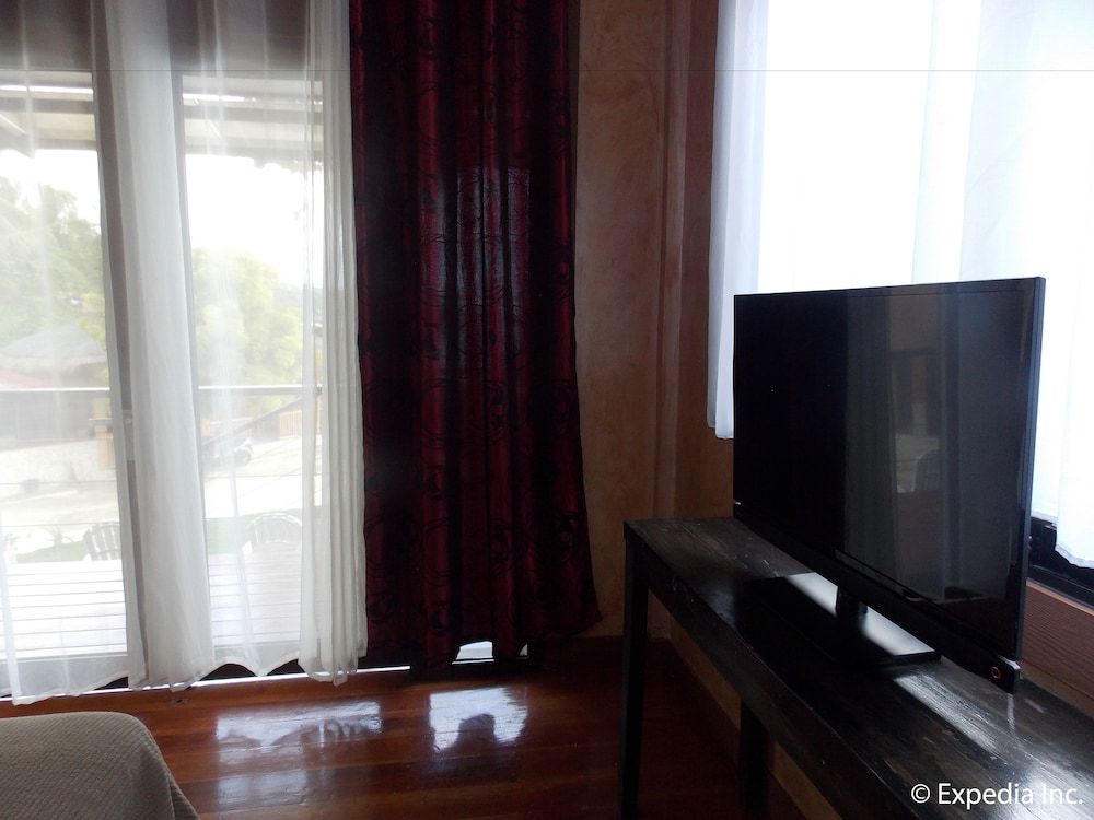 24/7 Lantawan Resort Deluxe Room 21