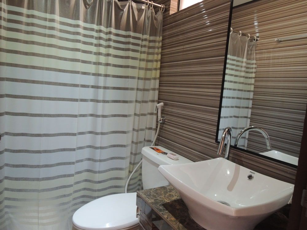 24/7 Lantawan Resort Deluxe Room 23