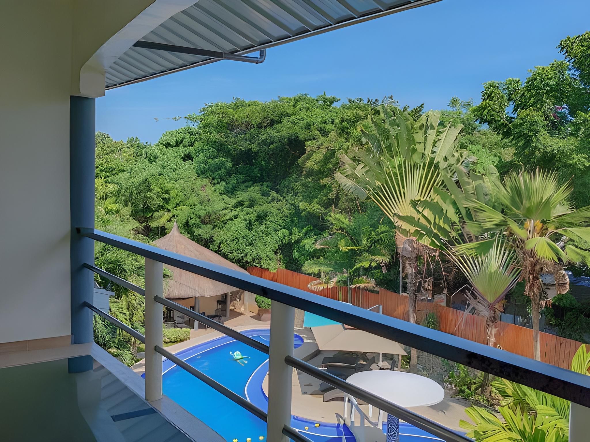 Alona Northland Resort Superior Deluxe King 2