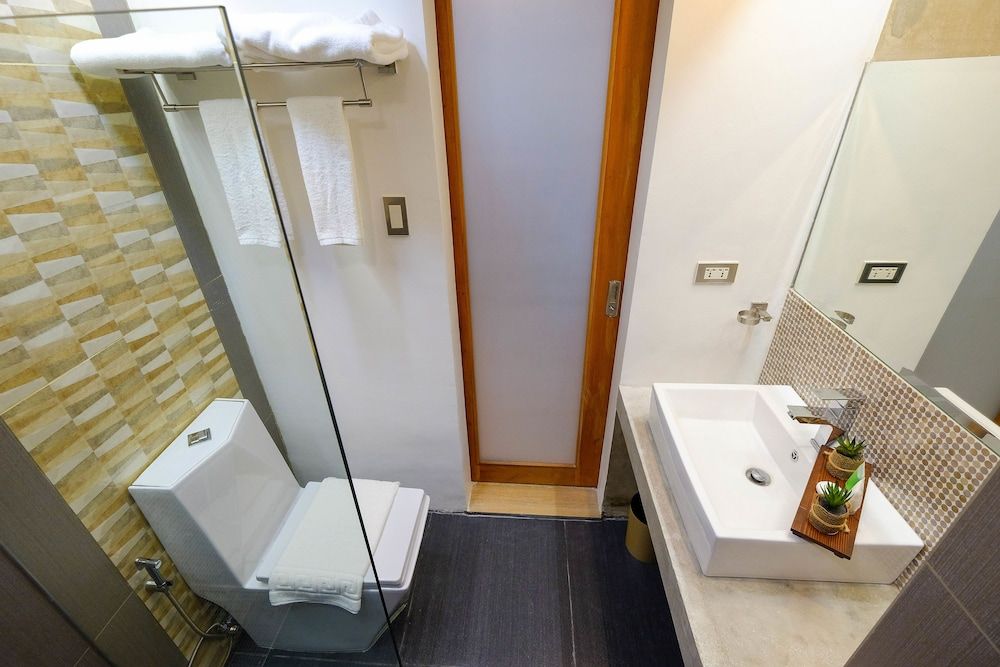 Heroes Hotel Deluxe Room 5