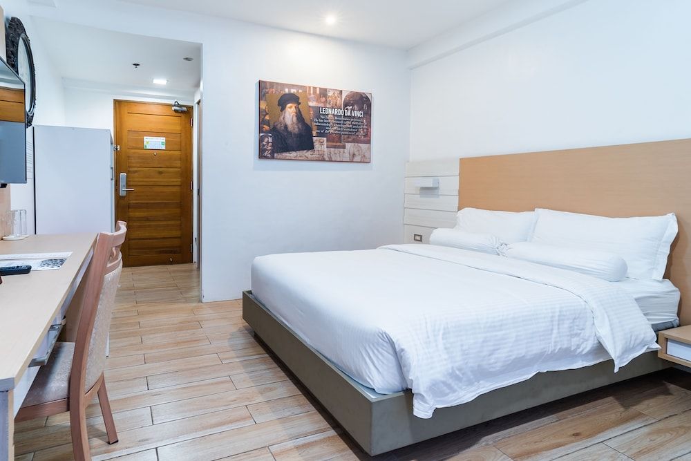 Heroes Hotel Deluxe Room 2